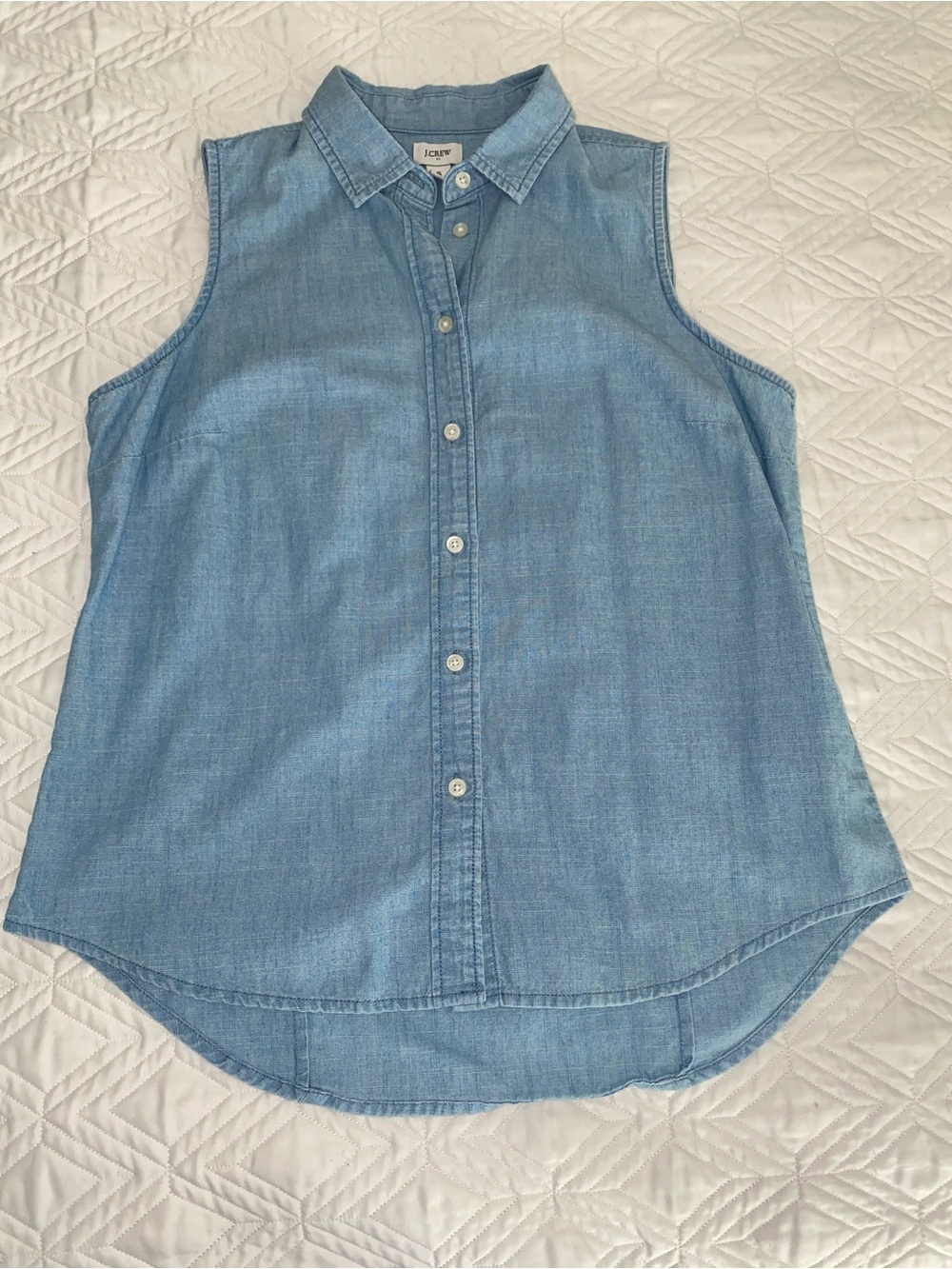J. Crew women’s Light Blue Sleeveless Chambray Button-Down Top sz S